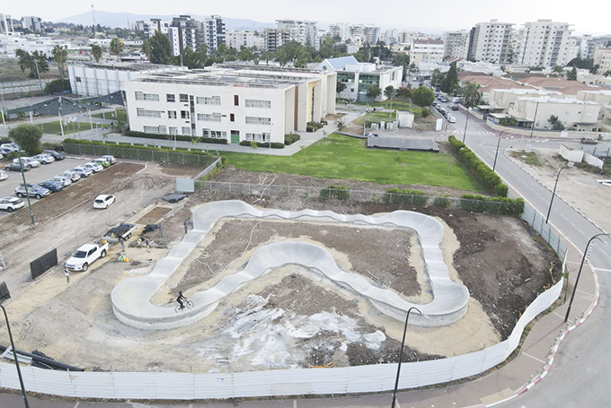 שני פארקים אתגריים Pump track מוקמים בימים אלה בעפולה
